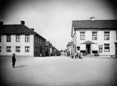 Torget.   T.E