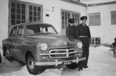 Västra Tullen
Vauxhall 1953 eller 1954 
Från vänster: Arne Fasth Vimmerby. Elving Anemyr Vimmerby 