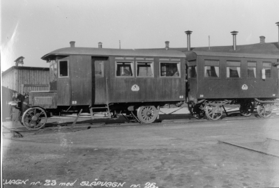 Bilvagn nr. 23 med släpvagn nr. 26.   