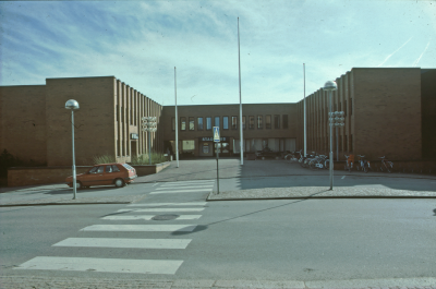 Stadshuset 
Arbetsförmedlingen till vänster

090402/KG