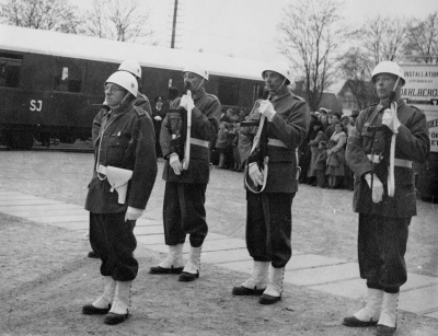 Hedersvakten, hemvärnsmän, Från vänster  1. Konrad Johansson, hemvärnschef, vedhandlare 2. Elon Waern filare, 3. Albin Carlsson järnhandlare, 4. Nils Dahlgren köpman, 5. Nils Lindblad, anställd på Konsum.        