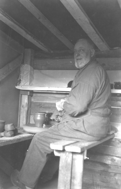 Gustaf Forsberg, krukmakare i andra generationen

(uppgift enl. Staffan Forsberg 2010-04-23)


