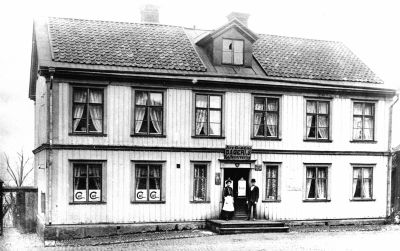 Arvid Greens Bageri Storgatan 50. I detta hus varit Pålssons guldsmedja, Oscar Blombergs Päls och Hattaffär, Hagers Guld och Silver,  Winqvist damfrisering.   T.E.