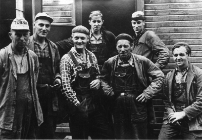 Lundbergsbygget 1957
Arvid Gustavsson, Ernst Säll, Bertram Johansson, Åke " Plutten " Karlsson, Gillis Gustavsson, Assar Johansson, Hilding Eriksson
