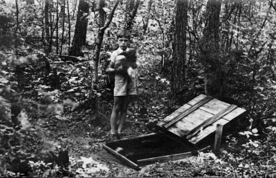Bertil med " Ludde " vid " Hopa källa"
" Hultbergskällan "