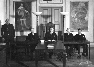 Ludvig Carlsson, vaktmästare .  F. E. Norén, rådman, banmästare, Ragnar Odevall, Borgare. Axel Almér, rådman. Heikter. borgare.          