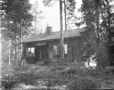 Frisksportarstugan omkring 1950,  Vid sjön Borstingen  Vimmerby .
Apollostugan  