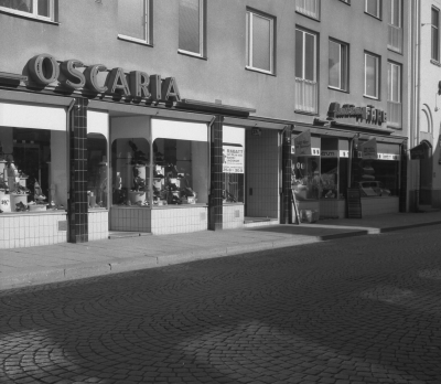 Storgatan
- Oscaria och Almströms färgaffär -

Dok.110329/KG