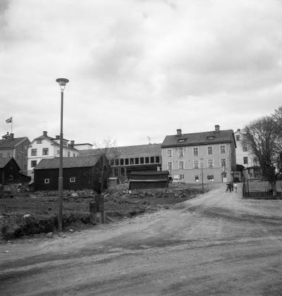 Drottninggatan och hus vid Stångågatan. Längst till vänster ses Rådhuset

Dok.110524/KG