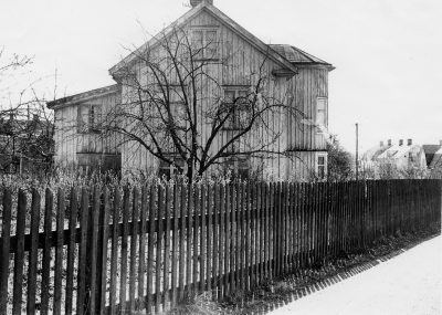 "Bloms" gård Rävbacksgatan sista ägare Lundin. T.E.