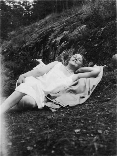 Olga solbadar 17/6 1930.

Dok.090701/SJ