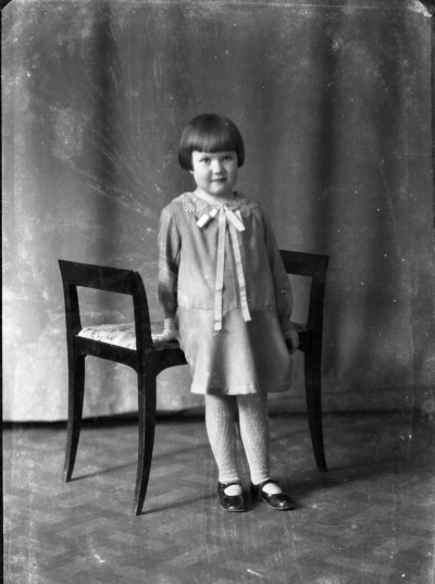 Fru Jönssons dotter ?. Lindbloms Gård, Vimmerby.


Dok.07-09-11/RS