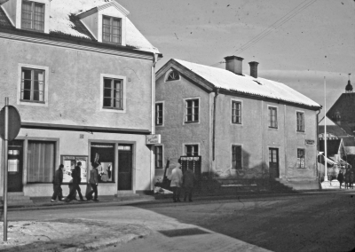 Norrtullsgatan 
Hus som nu är rivna
Till vänster Park Hotell och Inga-Gretas barnkläder, till höger Glasmästeri

090416/KG