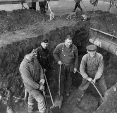 Fr v.  1. Axel Karlsson  2. ?   3. Gösta Karlsson      4 Hans Kristensson ( dansken )     