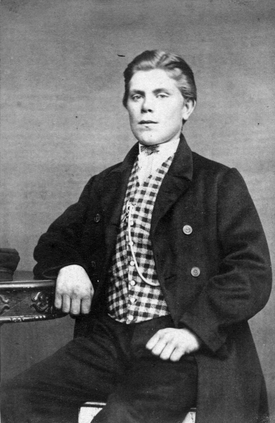 Hilmas grabb 
Östs samling