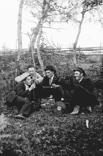 Hällebacka

Många av bilderna i mappen Hällebacka kan lika gärna vara tagna kring Lidhem Locknevi.