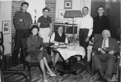 Bakre raden fr. vänster. 1) Sven Oscarsson 2) Elsie Eriksson 3) Thorvald Eriksson 4) Bo Eriksson 5) Siw Eriksson Jönköping 6) Fru Högstedt 7) Josef Högstedt "Pelle Näver".  