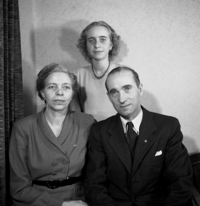 Ossian Åberg med familj

Dok.111104/KG