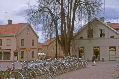 Drottninggatan / Sevedegatan Juneskogs skoaffär 
Nila Radio / TV affär 

090407/KG