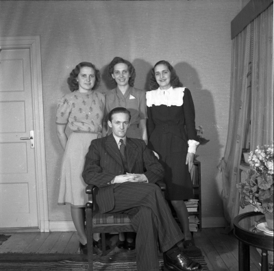 Emil Beijers barn, stående från vänster  Lena, Ulla, Barbro och  sittande Nils.  