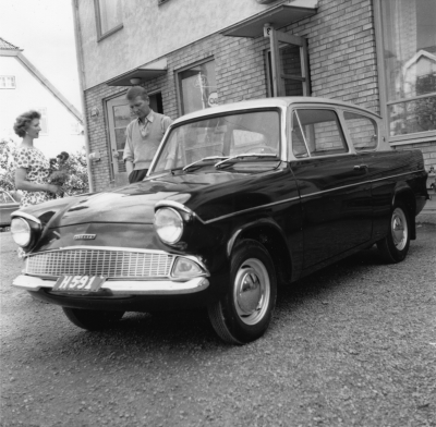 Motorcentralen ( Ewing )
Ford Anglia

Dok.100603/KG