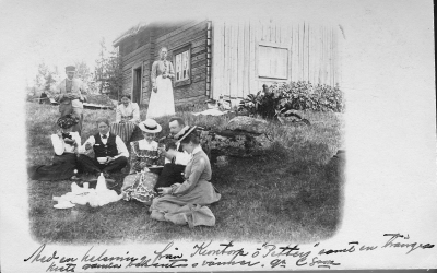 Med en helsning från Krontorp o " Petters " samt en trängre krets gamla bekanta o vänner. ? ?