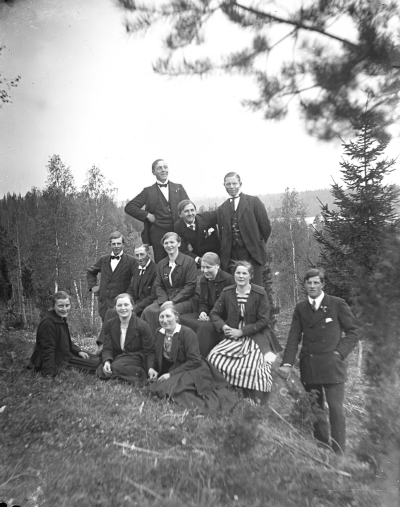 Sittande längst till vänster: Elsa Karlsson född Pettersson