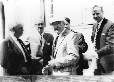 Från vänster  1. Vilhelm Wenström, direktör  2. Karl Malmberg, fabrikör  3. Reinhold Kihlström, U.S.A. son till Johan Kihlström U.S.A.  4. Carl-Erik Malmberg, tandläkare  5. Per Dunge, disponent.   