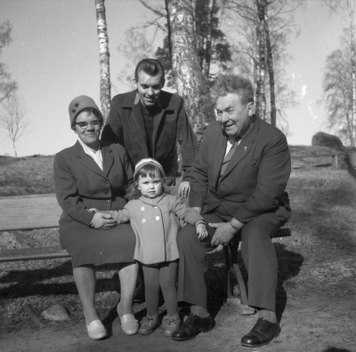 Hugo Stenberg med familj

Dok.110225/KG