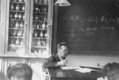 Lektion i kemi
Erik Wahlberg

Dok.090703/SJ