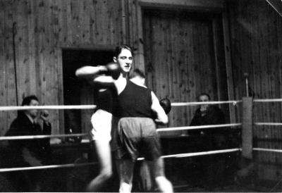S.G. Leander, vid boxningar i Folkets Park 1942.
