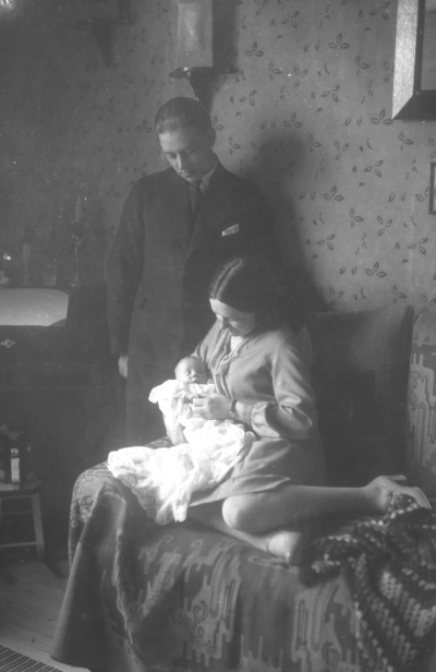 Familjen Kvist (barndop)



Dok.080619/RS