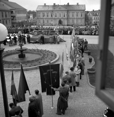 Kungabesök
Gustaf VI Adolf på besök

Dok.110621/KG
