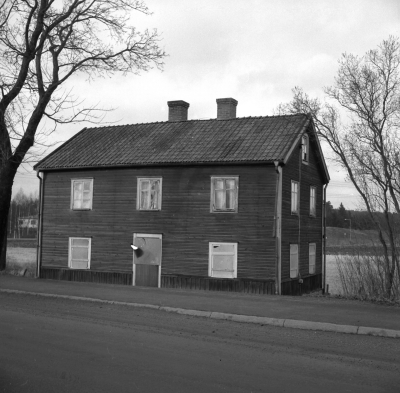 Nygård vid Åbrovägen revs januari 1975   

Dok.110412/KG
