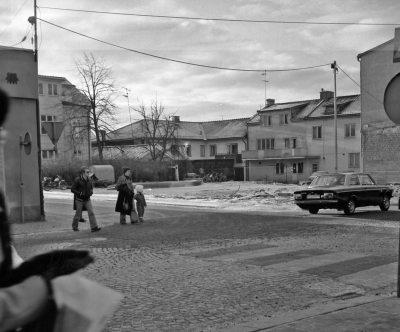 Sevedegatan

I hörnet av Kyrkogårdsgatan och Sevedegatan där Jordbrukskassans bankhus skall byggas 1977 i dec.

Dok.110218/KG

