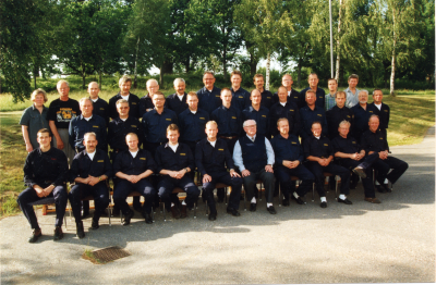 Vimmerby brandkår
Bakre raden från vänster: Margareta Johansson, Evert Thuresson, Rolf Proos, Lars Karlsson, Bo Nilsson, Ingemar Pettersson, Lennart Nygren, Roger Linder, Håkan Gustafsson, Jan-Ove Larsson, Nils Karlsson, Fredrik Karlsson och Claes Gustafsson.
Mittersta raden från vänster: Per-Ove Pettersson, Sture Jonsson, Lars Nilsson, Peter Nestor, Joakim Travtjenko, Magnus Svahn, Bo Palmér, Ronny Lennartsson, Ola Ståhlgren, Jan Eric Carlsson och Tommy Lindström.
Främre raden från vänster: Peter Schultz (civilpliktig räddningsman), Jan-Åke Gustafsson, Ulf Svensson, Lars-Erik Svensson, Torbjörn Carlsson, Nils Nicander, Sven-Åke Bylund, Ingemar Harrysson, Leif Rödin och Bo Ståhl.