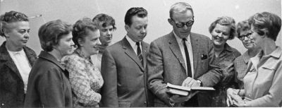 1. Elsie Eriksson, 2. Dagmar Jonsson, Frödinge, 3. Birgit Lyckman född Andersson,   4. Lisa Svensson,  Södra Vi,  5. Olle Ström, 6. Oskarsson, 7. Ann-Mari Karlsson, 8.  Ingrid Jönsson, 9. Inga-Lill Ström.  