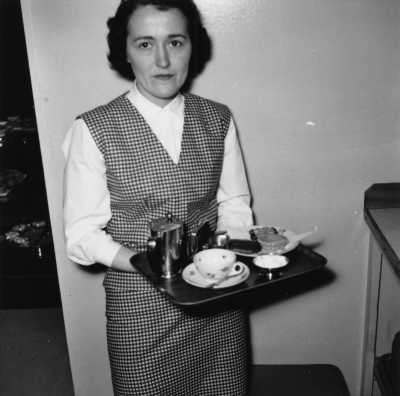 " Vi kring torget "
Konditorianställd 

Dok.100603/KG