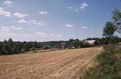 Hus ladugård bikupor 

090518/KG