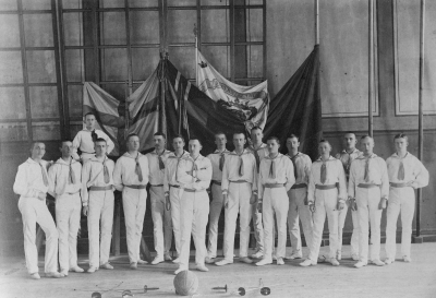 Linköpings läroverks gymnastikförening. Otto Wahlberg nr 2 från höger.