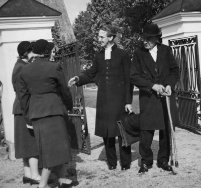 Systrarna Asta och Lisa Strömqvist, Kom. Olof Aronsson och J.A. Bergsten Stensborg Djursdala. 