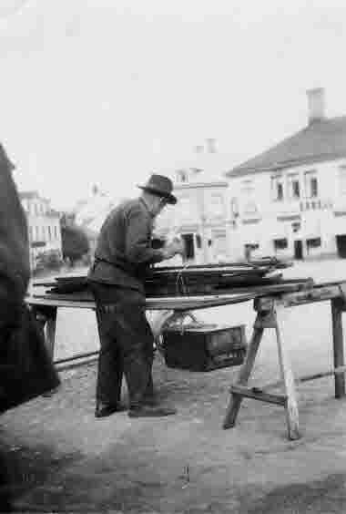 Frälsningssoldaten Phil. 
Torget