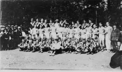 Kisa-Pokalen 1926. Lag. Vimmerby IF,  Kisa BK Mariannelund, och  Målilla. Bengt  Bragnell,  
Karl Larsson,  Einar Andersson, Gunnar Dervinger,  Martin Olsson,  Nils Ståhl, Fabrikör,  Valle Larsson, Bankman, Gösta Larsson,  Nils Perfekt, Journalist, Ernst Holst, Einar Fransson,  Werner Sandström,  A.W. Larsson.    