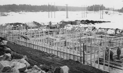 Nilssons Bilhall bygges, Ford-försäljning.            