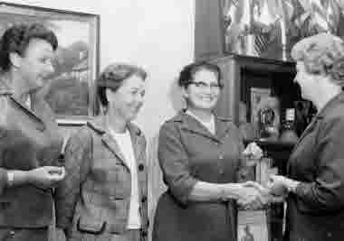 1. Lisa Johansson, damfrisörska, 2. Inga Maj Andersson 3. Fru Greta Svensson, . Kerstin Ullén.