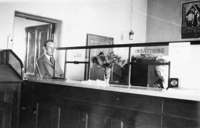 Skandinaviska banken, västra torget.  1?, 2 Anna-Lisa Karlsson, född Andersson.  