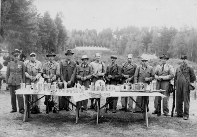 Emrik Karlsson, Pelarne, Världsmästare. Olof Fritzell, Bilreperatör,  Pär Bälter, Affärsbiträde,  John Vogel, urmakare.        