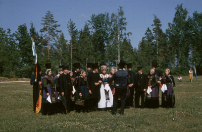 Gruppbild tyskt folkdanslag män kvinnor folkdräkter  

090506/KG