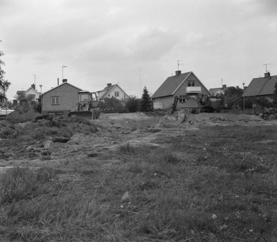 Odengatan
Planen i förgrunden, byggplats för Förskolan vid Odengatan 1977. T.E.
Vitsippan

Dok.110210/KG