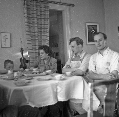 Svenska Målareförbundet
Från vänster: 1. ? 2. Elsie Eriksson 3. ? 4. ? 

Dok.111024/KG